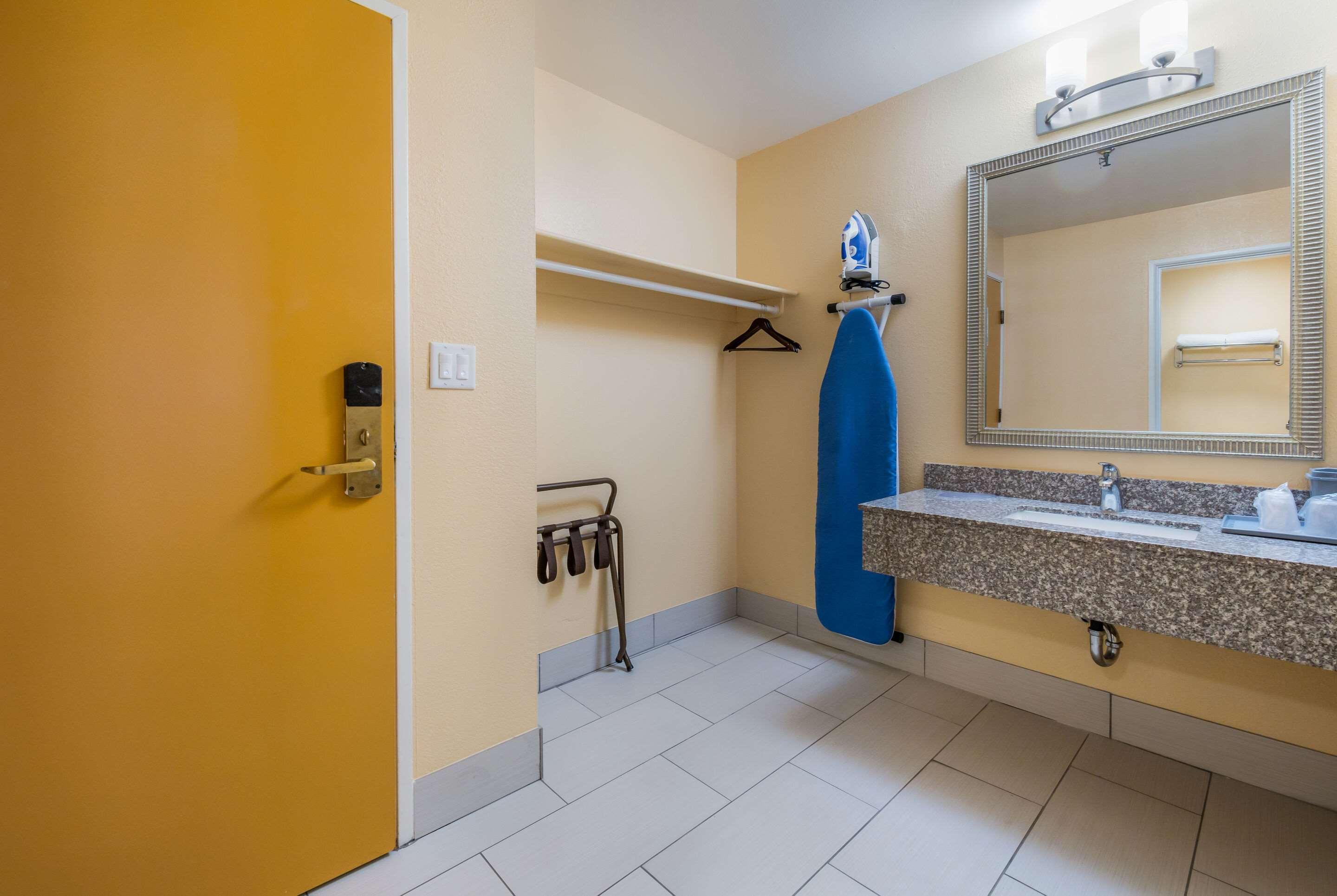 Equality Inn Рокфорд Экстерьер фото